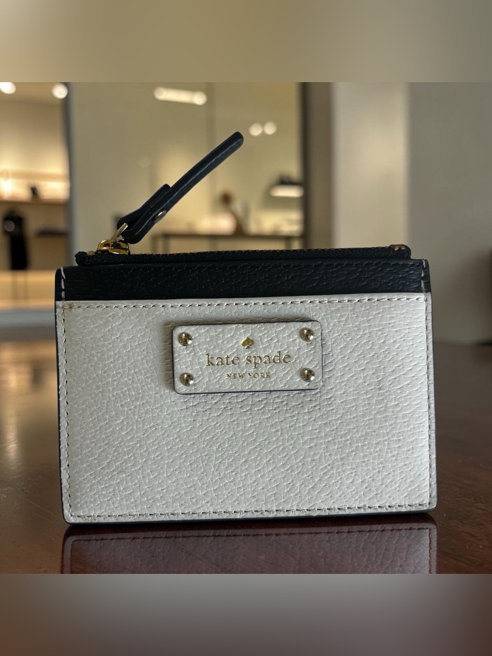 kate spade NWOT Adi Grove street black and White Zip Card Wallet
